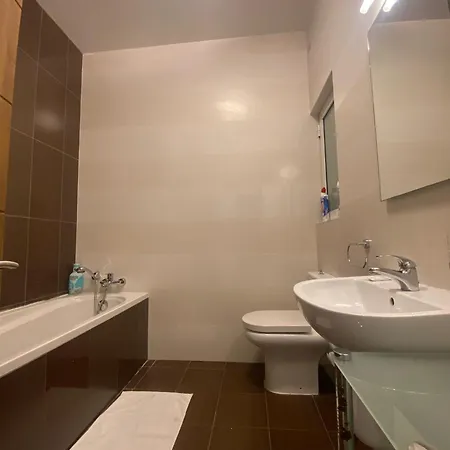 2 Bedroom Maisonette Apartment *